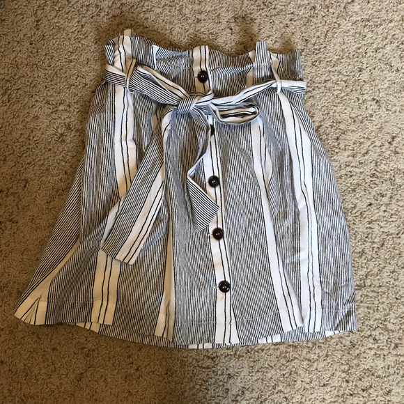 Button down striped skirt - Picture 2 of 3